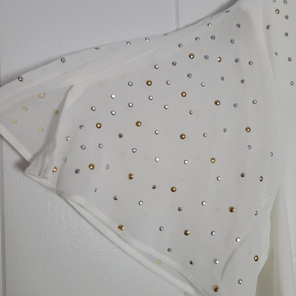 SALE NWT NY Collection White Flutter Sleeve Top Silver & Gold Studded Accents M - Picture 4 of 15